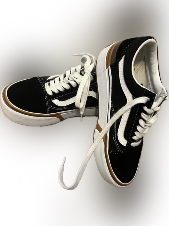 Vans Shoes - Vans Black White Gum Old Skool Sneakers. Size 8.